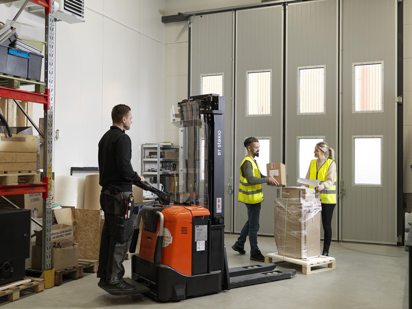 Lager med litet kontor eller showroom, fin kombilokal i Brodalens industriområde, Partille