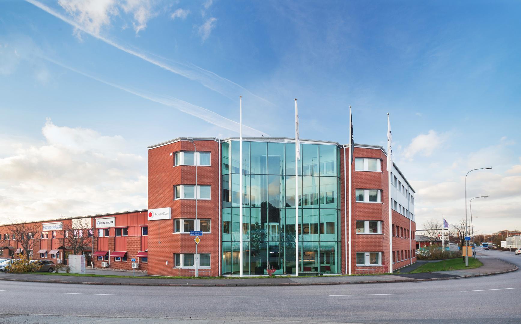 Kontor och höglager med två markportar,  bra läge och goda parkeringsmöjligheter